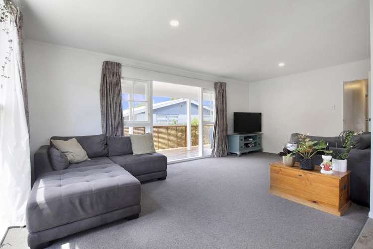 186 California Drive Totara Park_18