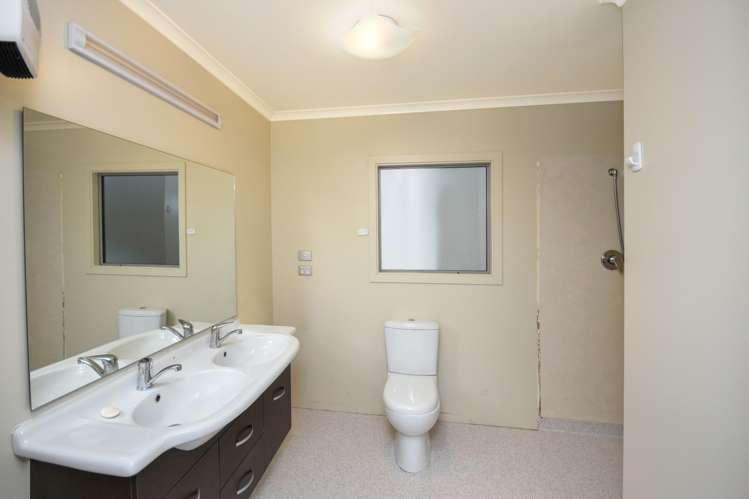 66f Law Street Caversham_13