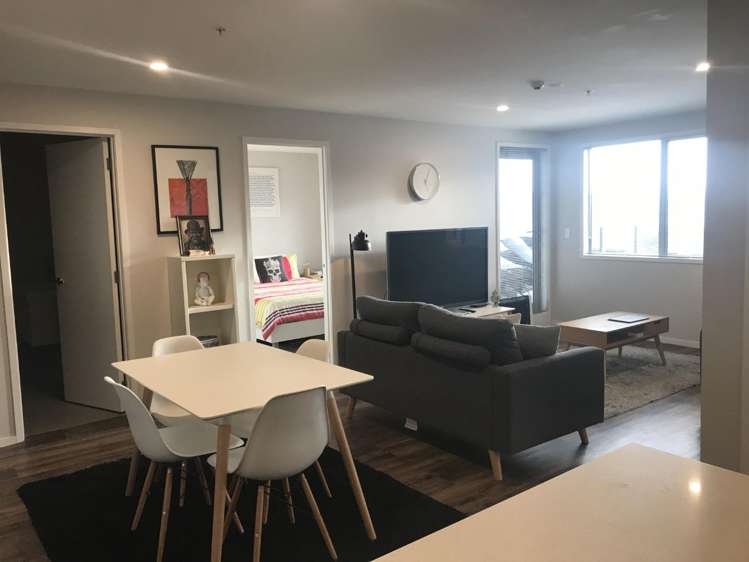 408/23a-25 The Pines, Bute Road 1607_0