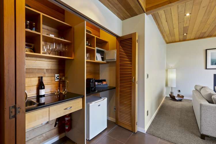 21 & 23 MacKinnon Terrace Sunshine Bay_38