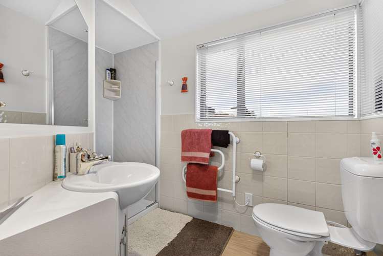 3 Julies Way Rangatira Park_26