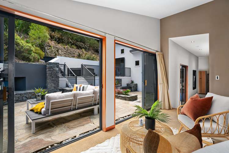 145 Wynyard Crescent Fernhill/Sunshine Bay_12