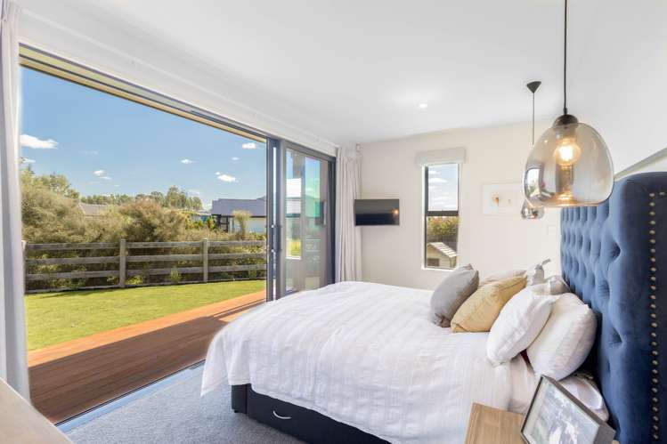 32 Carnaveron Drive Lincoln_14