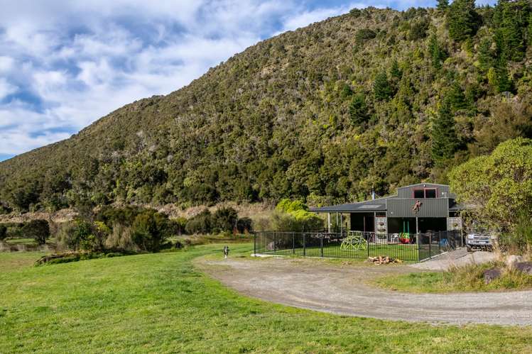 944 Mangatarere Valley Road West Taratahi_11