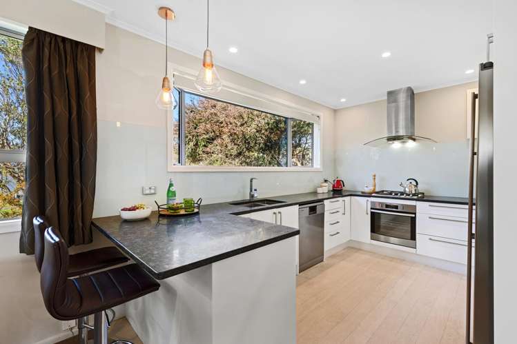 24 Holyoake Crescent Avalon_1