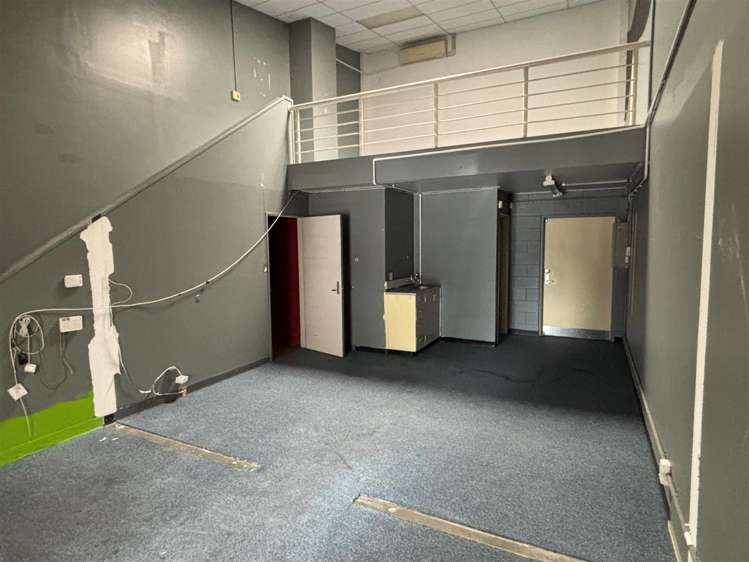 313E Barton Street Hamilton Central_2