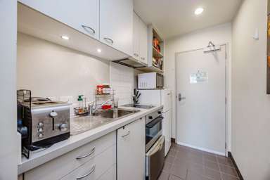 1407/17 Amersham Way_2