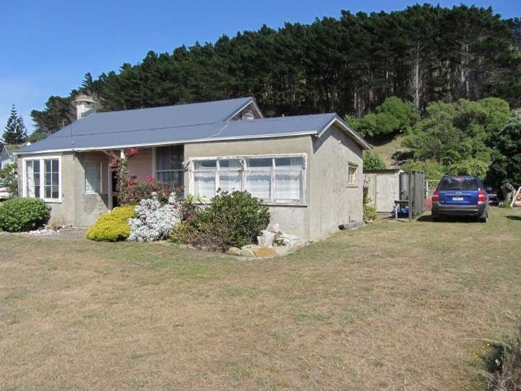 56 Akitio Esplanade_0