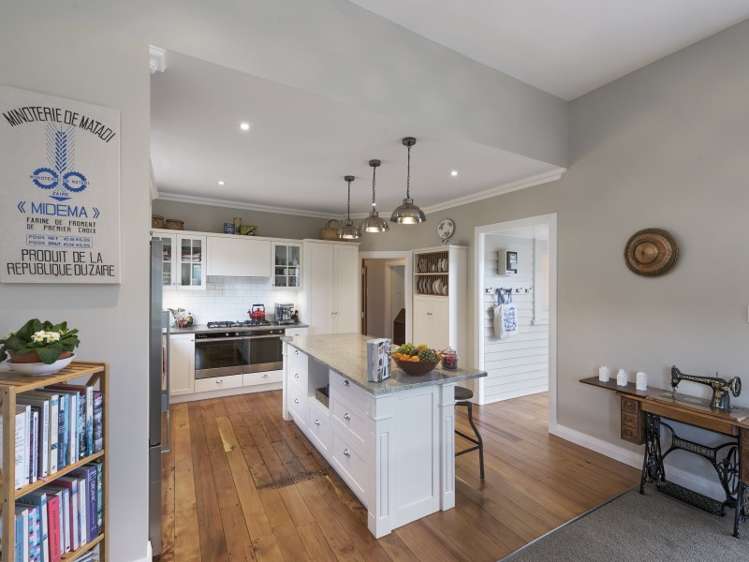 305 The Parade Island Bay_4