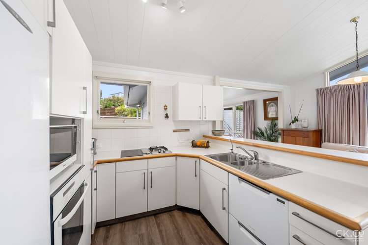 224 Dowse Drive Maungaraki_5