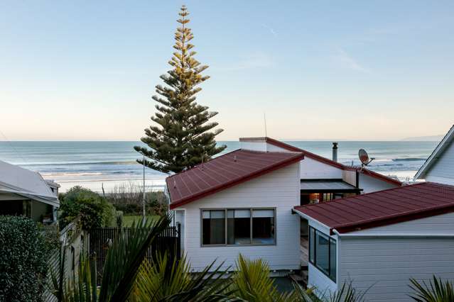 6 Makorori Beach Road Pouawa_1