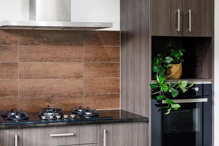 6 Cabourne Drive Glenview_17