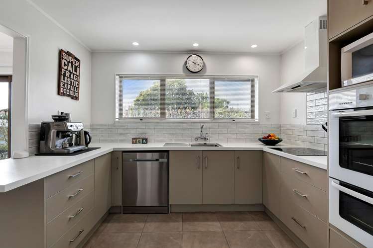 11 Leatham Avenue Strandon_12