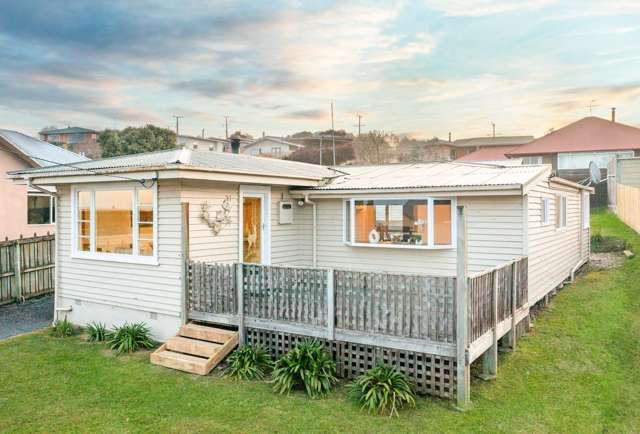 Charming Coastal Character, Space, Sun & Lifestyle!