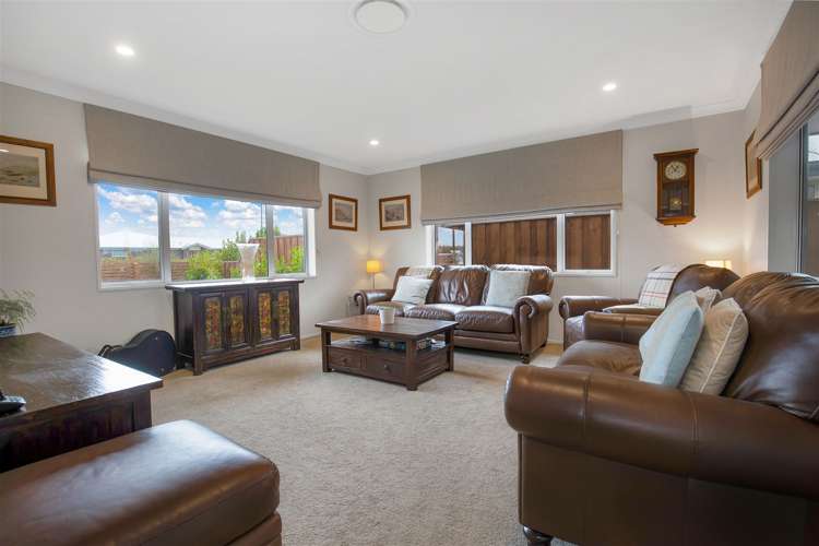 24 Pegasus Main Street Pegasus_13