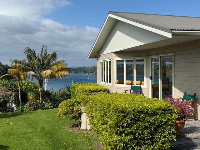 Prime Oneroa Rental with Stunning Sea Views