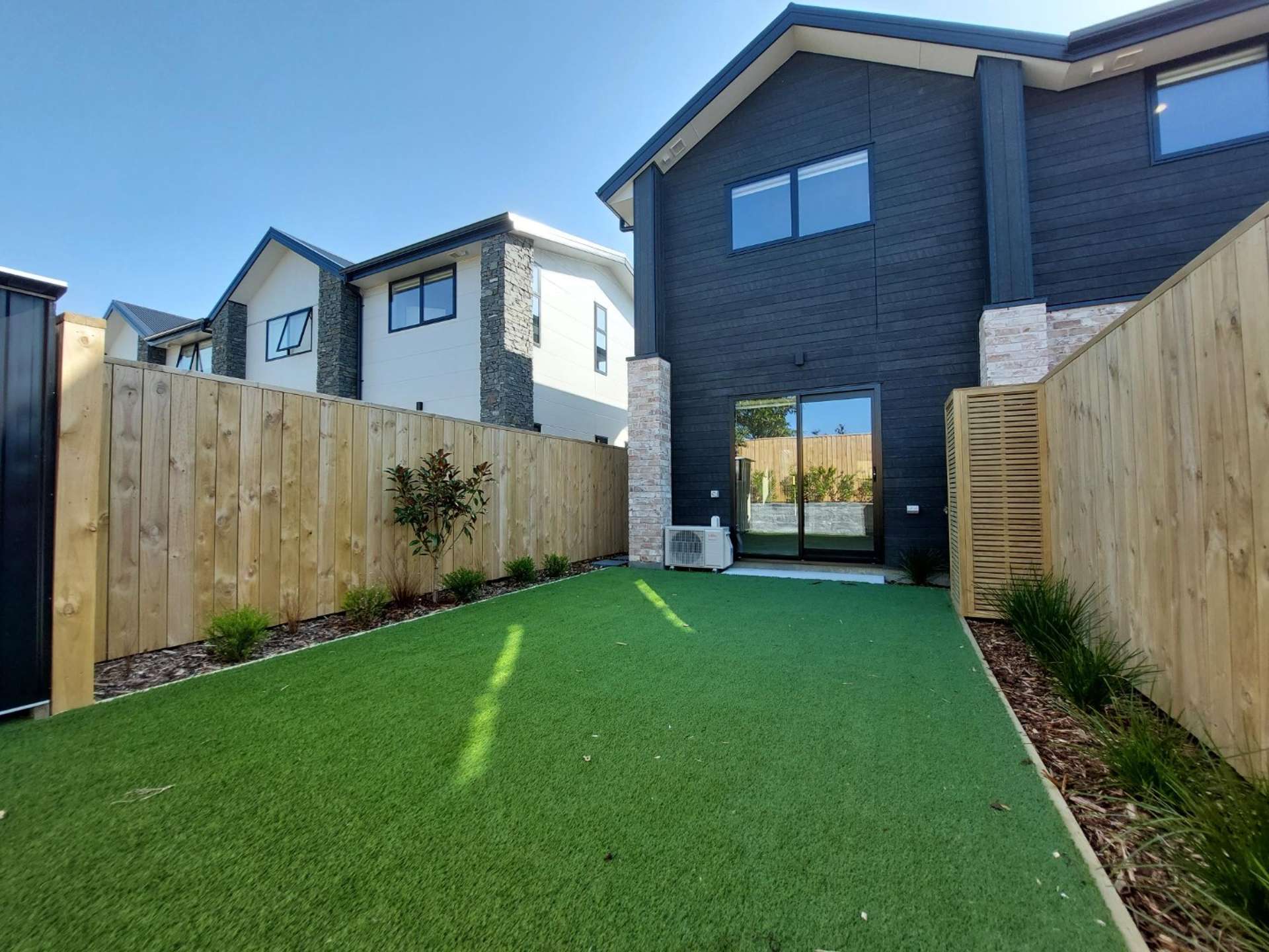 4/10 Fathom Place Te Atatu Peninsula_0