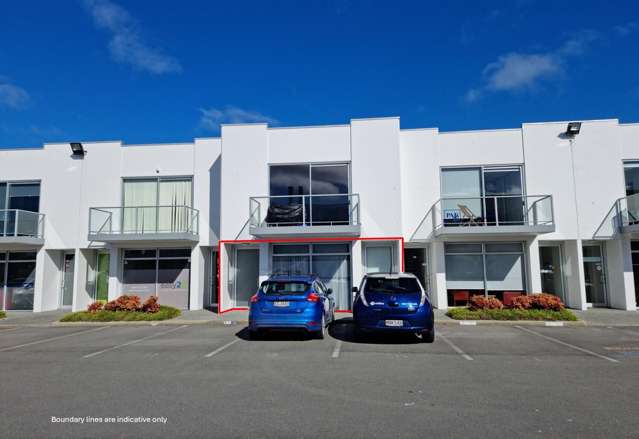 Ground floor office near airport