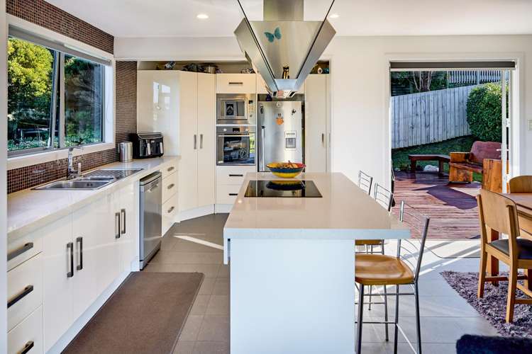 92 Mana View Road Paremata_3