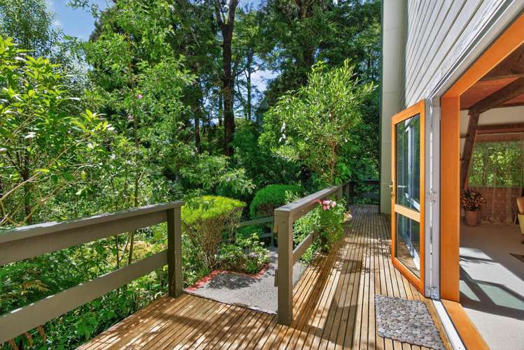 8 Tiniroa Grove Silverstream_19