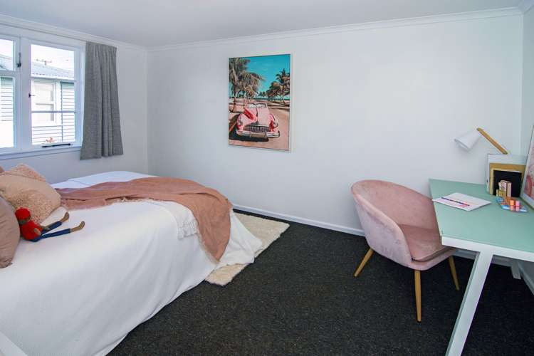 226 High Street North Carterton_9