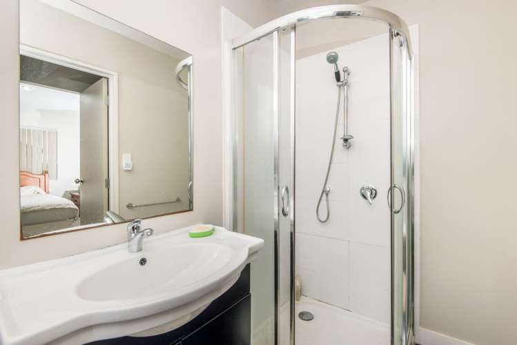 17 Riverglade Parkway Te Atatu South_16