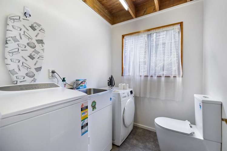 12a Arawata Terrace Fernhill/Sunshine Bay_16