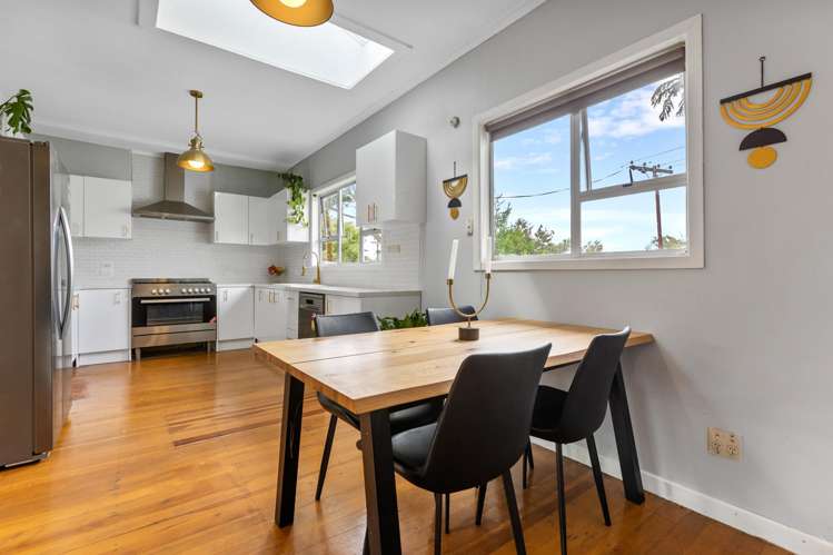 1835 Egmont Road Kaimiro_9