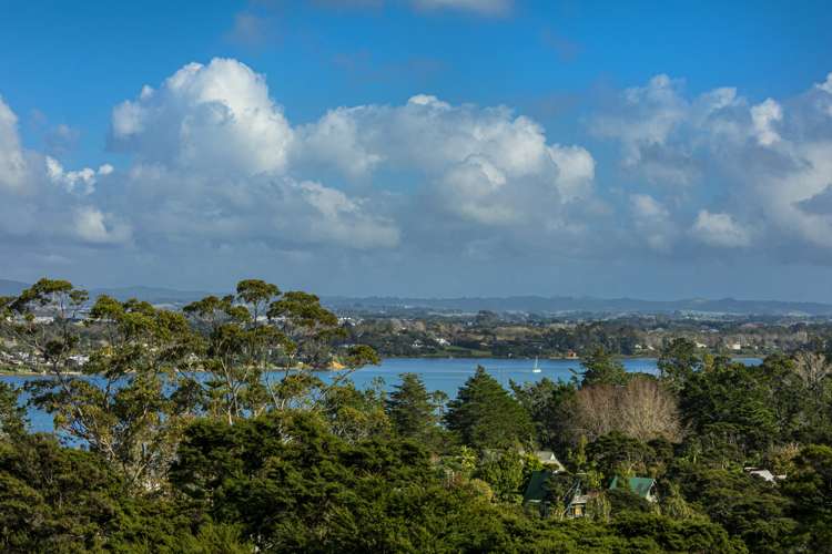 70 Attwood Road Paremoremo_4