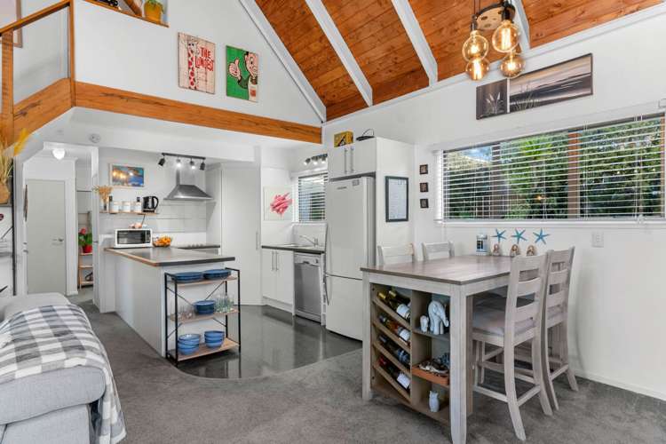 6 Shearwater Street One Tree Point_13