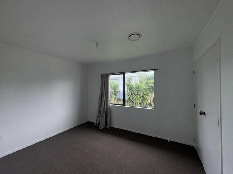 124B Paramount Parade 2033_5