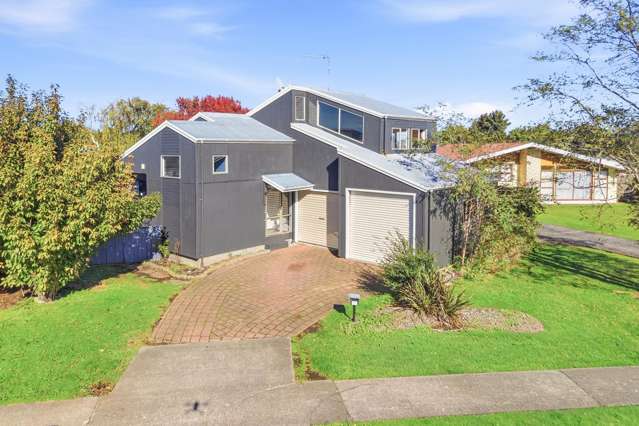 Live or invest in a prime Springvale location