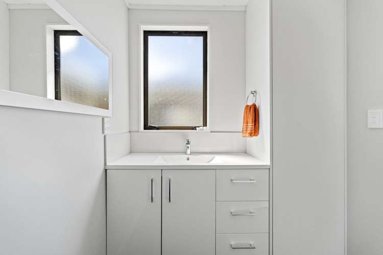 1 Rea Grove Turangi_10