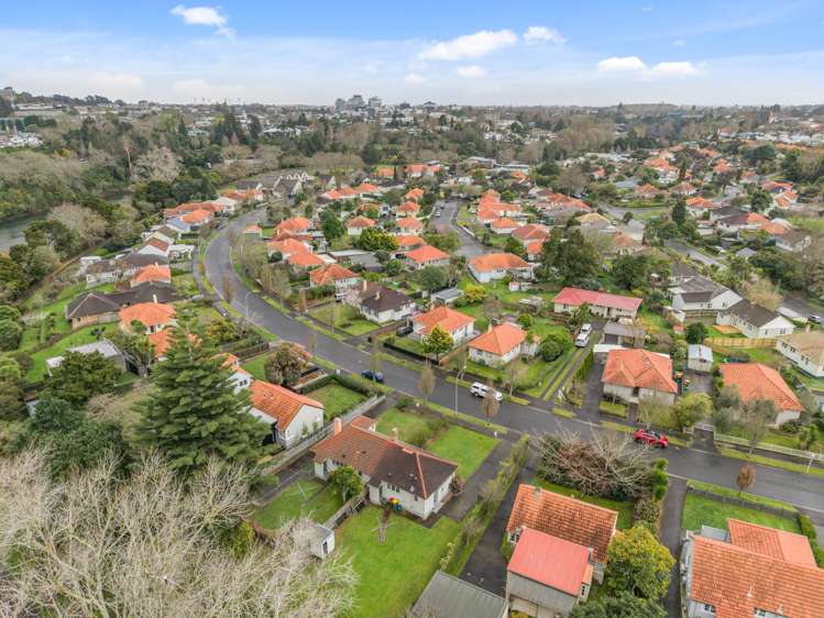 64 Jellicoe Drive Hamilton East_12