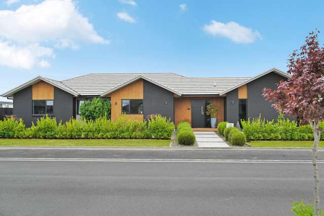 Easy Cambridge East Living!