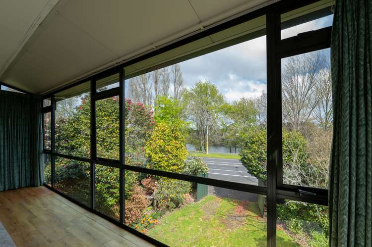 842 River Road Chartwell_8