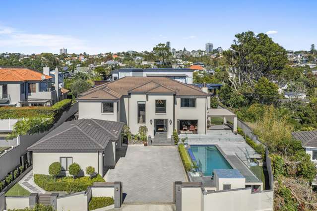 Grand concrete mansion - harbour views - DGZ