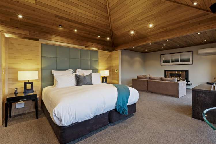 21 & 23 MacKinnon Terrace Sunshine Bay_10