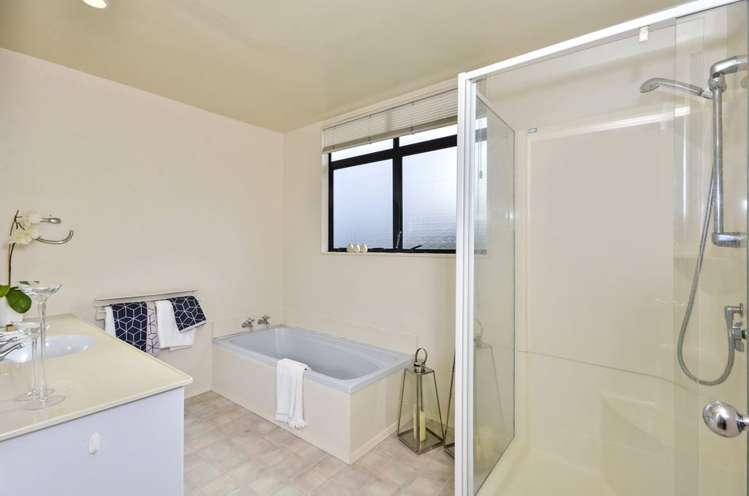 5 Savoy Road Orewa_16