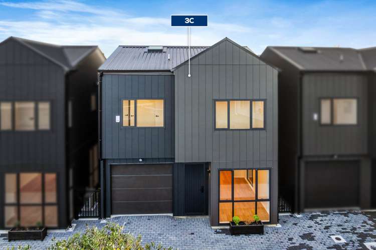3A & 3B Towra Place Botany Downs_41