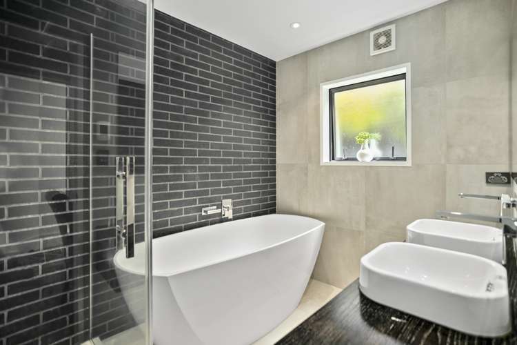 2/92 Churchill Road Murrays Bay_8