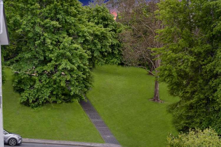 24C Zingaro Place Massey_24