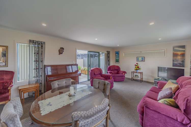 7 Gregory Grove Clive_5