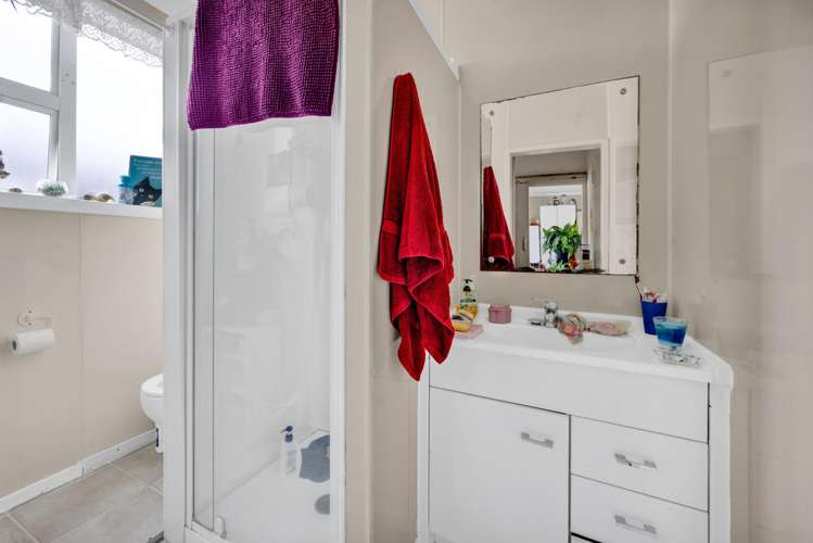 84 and 84a Argyle Street Hawera_15