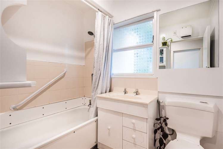 2/115a Landscape Road Mount Eden_9