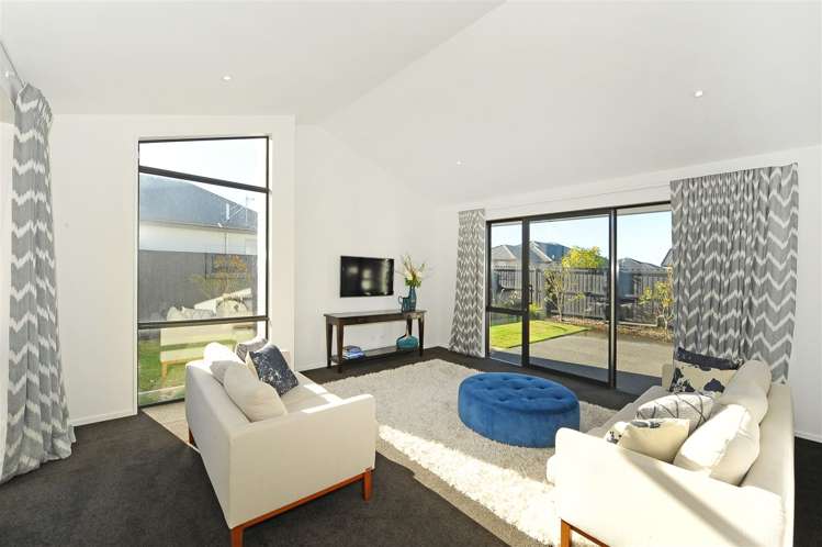 53 Vernon Drive Lincoln_24