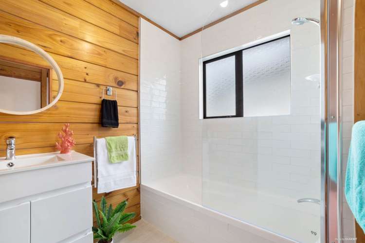 2/18 Castleton Street Birkdale_6