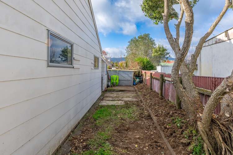 2/290b Main Highway Otaki_21