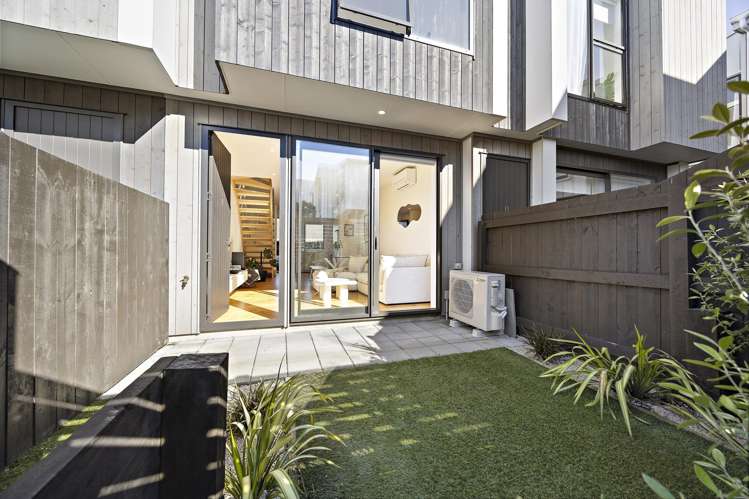 12/82 East Coast Road Milford_4