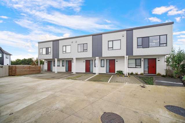 Modern, Low-Maintenance Living in Sought-After Te Atatū Peninsula